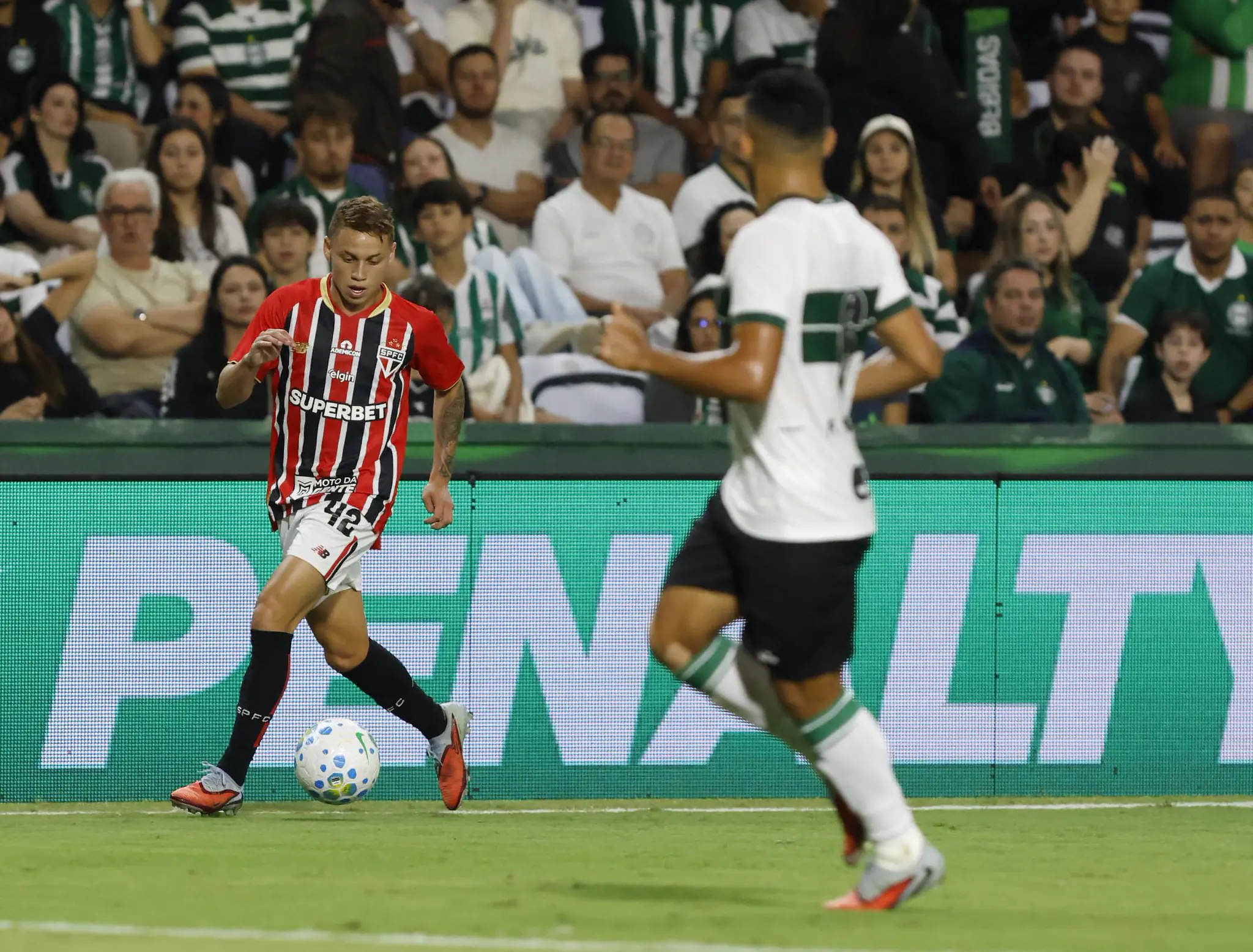 São Paulo x Coritiba: Veja onde assistir ao vivo, horário e as últimas do Tricolor e Coxa neste sábado pelo Brasileirão!