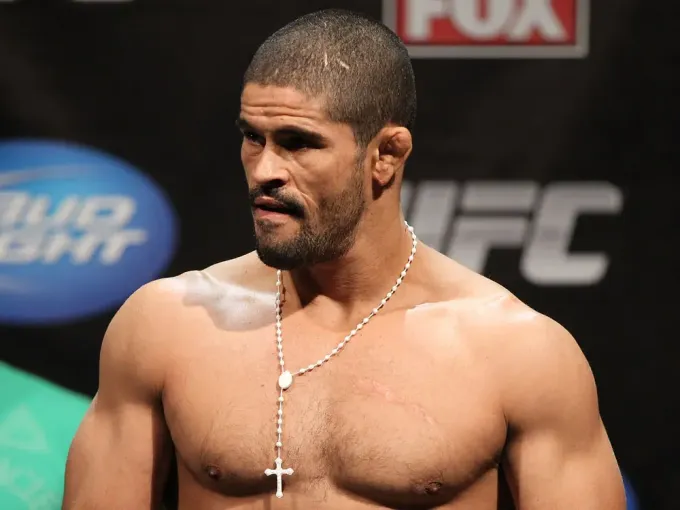 Ex-UFC Rousimar Toquinho se Envolve em Nova Polêmica com Entregador de Aplicativo em Divinópolis, Minas Gerais: O Vídeo Viral da Discussão