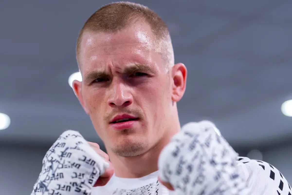 Conor McGregor Aposta Alto: Ian Garry Pode Nocautear Islam Makhachev com Chute de Direita no Round Final do UFC 330, Revela Estratégia!