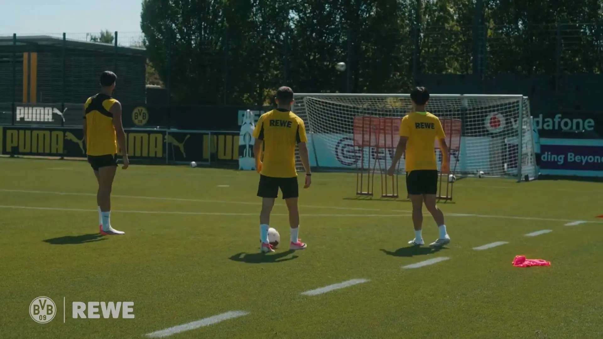 Borussia Dortmund Intensifica Preparação com Foco Ofensivo para Amistoso Crucial Contra a Roma