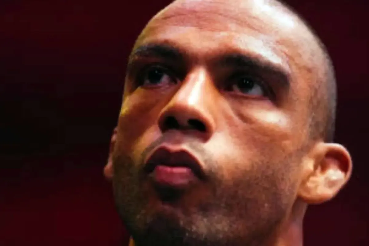 Emocionante Despedida: Edson Barboza Chora e Desabafa ao Anunciar Aposentadoria no UFC 330, Deixando Legado de Guerreiro no MMA