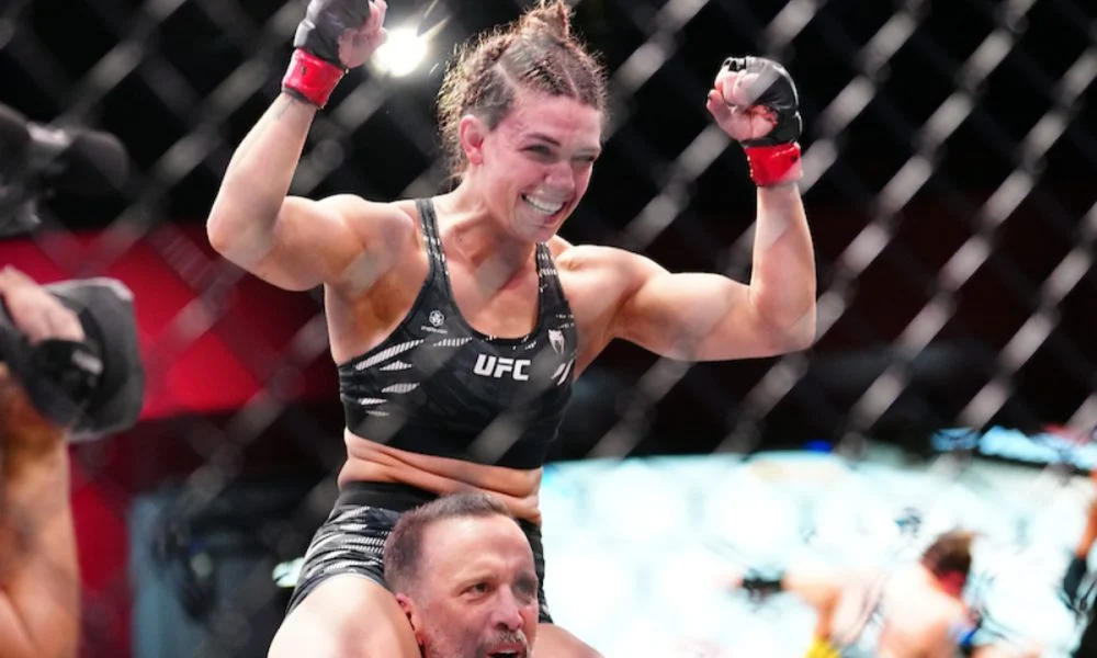 Dominante! Mackenzie Dern Brilha no UFC 330, Vence Gillian Robertson e Mantém o Cinturão Peso-Palha em Luta Eletrizante na Filadélfia