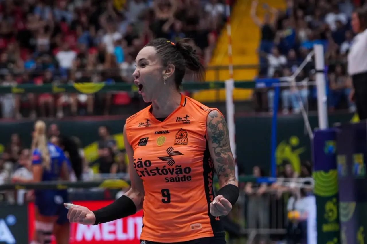 Tiffany Abreu quebra o silêncio e desabafa sobre o banimento de mulheres trans no vôlei pela CBV: ‘Um enorme retrocesso’