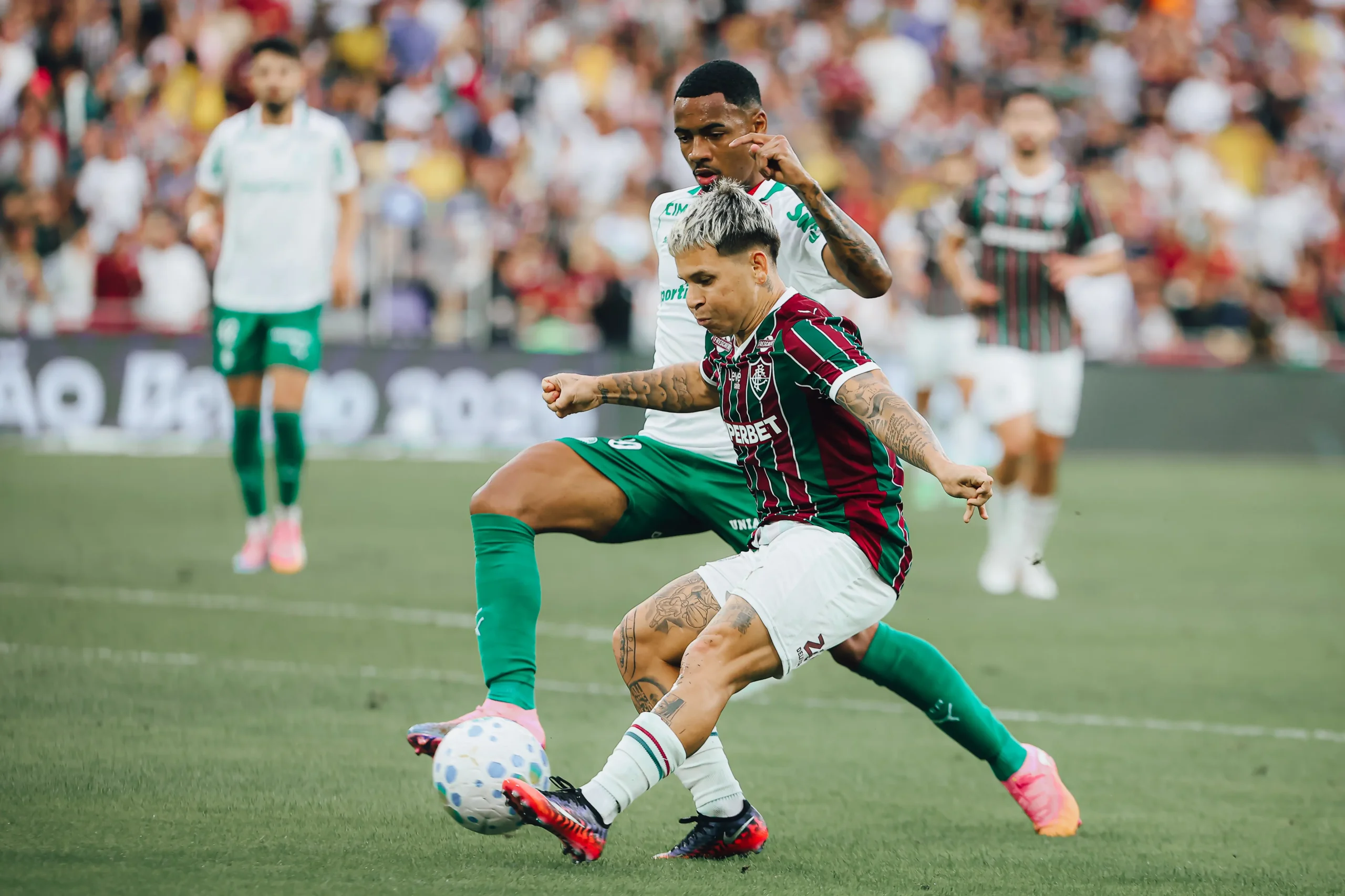 Brasileirão Revoluciona: Novas Regras de Arbitragem Disparam Tempo de Bola Rolando e Superam Ligas Europeias!
