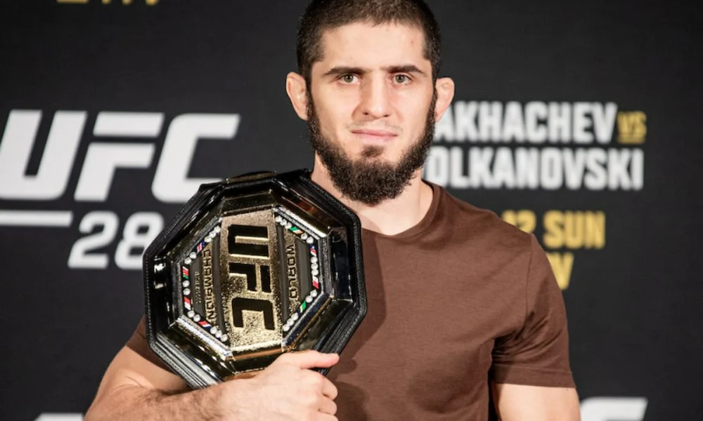Islam Makhachev surpreende fãs do UFC ao planejar retorno relâmpago antes do Ramadã de 2027, com Carlos Prates no radar