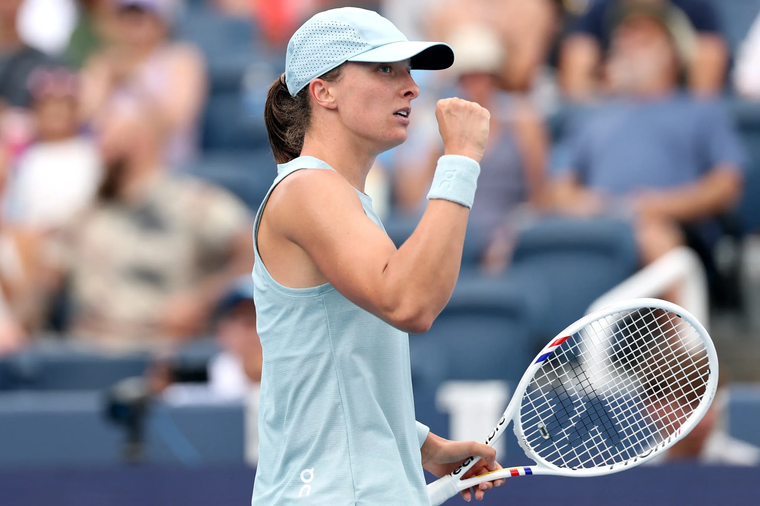 Iga Swiatek protagoniza virada espetacular contra Maria Sakkari e avança às oitavas do WTA 1000 de Cincinnati: veja os detalhes do triunfo!