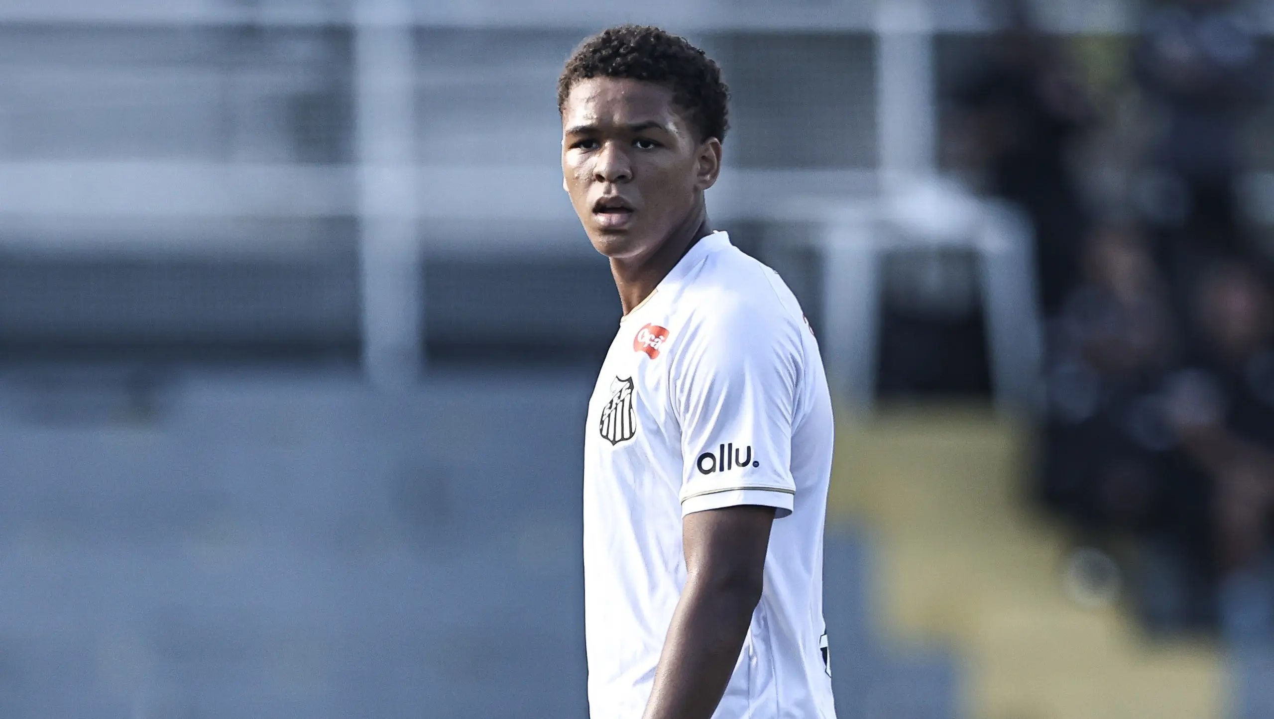 Joia do Santos: David Nogueira Brilha com Hat-Trick e Velocidade de Foguete no Paulista Sub-17, Gerando Alerta Internacional