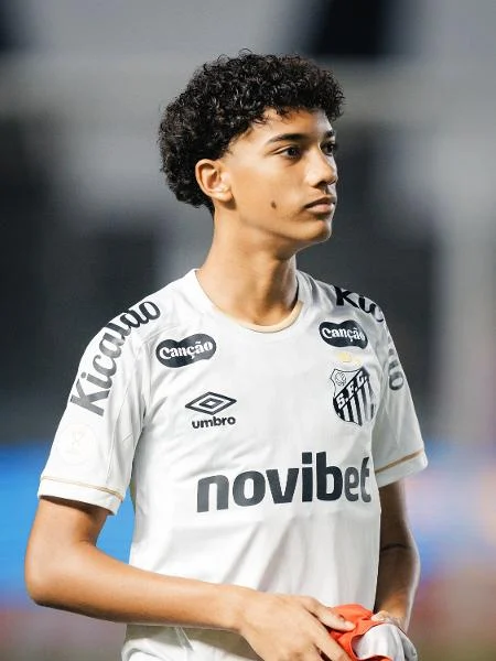 Robinho Jr. do Santos na Mira da Europa: Empréstimo com Opção de Compra Milionária Pode Levar o Jovem Atacante à Espanha