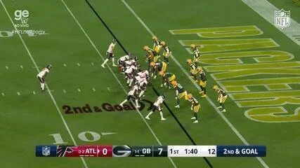 Bijan Robinson com 194 jardas e dois touchdowns, conduz Falcons à primeira vitória, atropelando Packers fora de casa por 35 a 14 em noite histórica