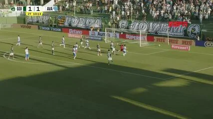 Kadu Sousa vira artilheiro do Goiás na Série B, com nove gols, e assume protagonismo do ataque enquanto clube enfrenta atraso de salários e crise financeira