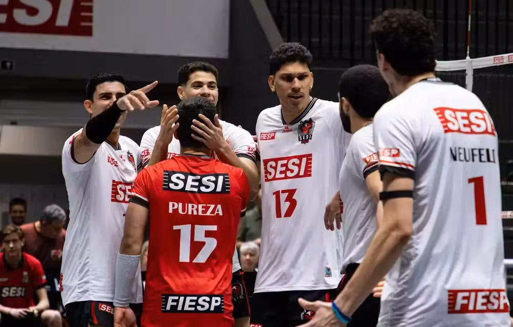 Sesi-Bauru vira sobre Guarulhos e elimina o rival no Paulista de vôlei masculino, cola no G-4 com vitória por 3 a 1, parciais 23/25, 25/16, 25/21, 25/17