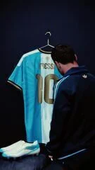 Scaloni confirma Cuti Romero como novo capitão da Argentina após aposentadoria de Messi, Dibu, De Paul e Lautaro compõem nova hierarquia