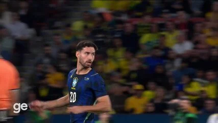 Martinelli estreia na Seleção, Fluminense, como primeiro volante: entrada aos 37 do 2º tempo contra Austrália, função de contenção e saída de bola em poucos minutos