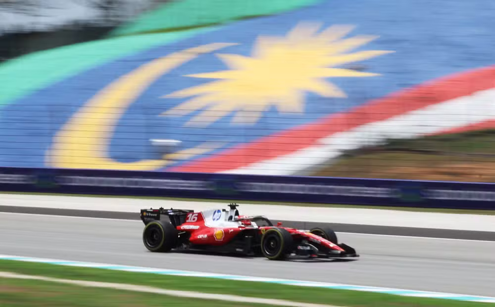 GP do Bahrein, Leclerc lidera 2º treino com 1m37s528, Hadjar e Norris no top 3; Bortoleto é atrapalhado e termina em 12º após quebra