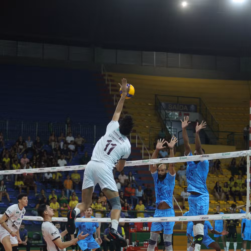 Montes Claros Vôlei vence Juiz de Fora por 3 a 0 no Ginásio Tancredo Neves, parciais 25/20, 25/20, 25/19, Dusan brilha e time mira estreia na Superliga A
