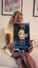 Serena Williams ganha homenagem com boneca inspirada no título do Australian Open 2005