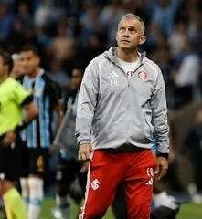 Alerrandro retoma espaço no Inter sob confiança e influência de Eduardo Baptista