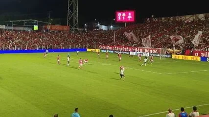 Guto Ferreira avalia sobre empate sofrido pelo Vila no fim: “Dói para caramba, mas não mata”