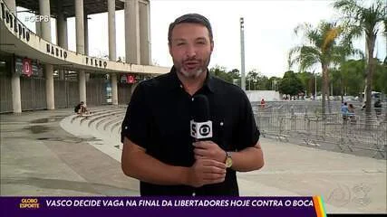 Torcida do Vasco faz mosaico antes de jogo contra o Boca Juniors; veja imagens