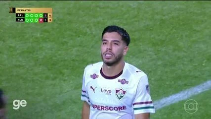 Nonato chora, pede desculpas à torcida do Fluminense e é consolado por Arias