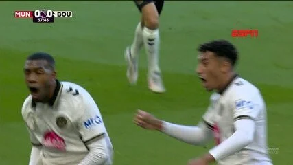 Ídolo do Manchester United detona jogadores e sai em defesa de Carrick: “Não são profissionais”