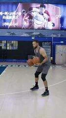 Curry acerta 100% e Warriors atropelam Nuggets na NBA
