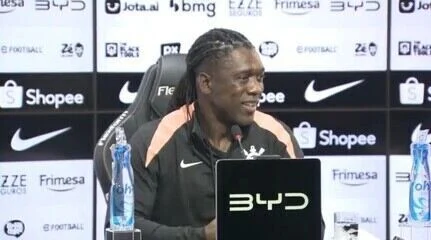 Assista ao vivo: Seedorf, Garro e Gustavo Henrique concedem entrevistas no Corinthians